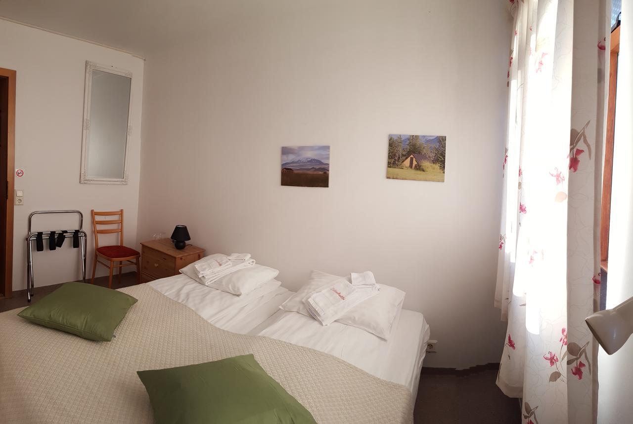 Guesthouse Leirubakki Asolfsstathir Экстерьер фото